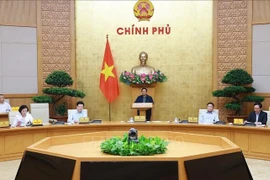 El primer ministro de Vietnam, Pham Minh Chinh, en la reunión gubernamental sobre la implementación del modelo de gobierno local de dos niveles. (Foto: VNA)