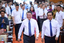 El primer ministro de Vietnam, Le Minh Hung, en su reunión con dirigentes de Ciudad Ho Chi Minh (Foto: VNA)