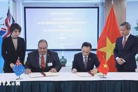 Vietnam y Tuvalu firmaron un comunicado conjunto para establecer relaciones diplomáticas, convirtiendo a Vietnam en uno de los pocos países con vínculos formales con los 193 estados de la ONU. (Foto: VNA)