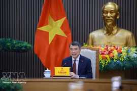 El primer ministro de Vietnam, Le Minh Hung, durante una conversación telefónica con su homólogo chino Li Qiang. (Foto: VNA)