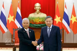 El secretario general del Partido Comunista de Vietnam (PCV) y presidente del Estado, To Lam, recibe al presidente de la Asamblea Nacional y titular de la Cámara de Representantes de Tailandia, Sophon Zaram. (Foto: VNA)