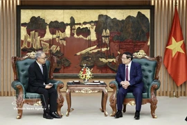 El primer ministro de Vietnam, Pham Minh Chinh, recibe al embajador de Indonesia en el país, Adam Mula Warman Tugio. (Foto: VNA)