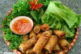 Rollitos de primavera, plato popular de Vietnam (Foto: VNA)