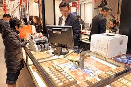 Vietnam sanciona con multas severas las operaciones ilegales con oro y divisas
