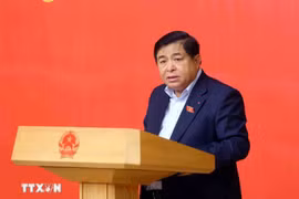 El viceprimer ministro Nguyen Chi Dung, miembro del Buró Ejecutivo del Comité partidista en el Gobierno. (Foto: VNA)