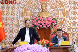 El viceprimer ministro Bui Thanh Son en el lanzamiento de la campaña "Quang Trung" en Lam Dong para reconstruir viviendas destruidas por desastres naturales antes del próximo año. (Foto: VNA)