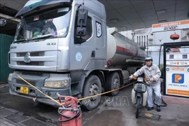 Vietnam propone reducir a cero el arancel de importación de combustibles para estabilizar el suministro. Foto ilustrativa: VNA