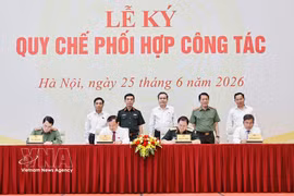 Presidente de la Asamblea Nacional de Vietnam presencia firma de acuerdos estratégicos (Foto: VNA)