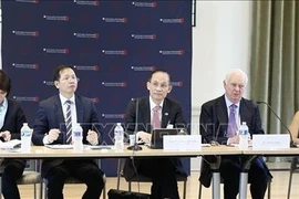 El ministro interino de Relaciones Exteriores de Vietnam, Le Hoai Trung, en una sesión de diálogo político organizada por el Instituto Weatherhead de Asia Oriental de la Universidad de Columbia. (Foto: VNA)