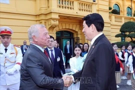 El presidente de Vietnam, Luong Cuong, recibe al Rey de Jordania, Abdullah II bin Al Hussein. (Foto: VNA)