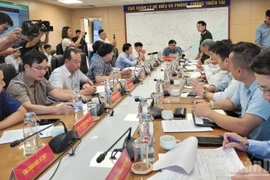 Las autoridades vietnamitas han activado todos los protocolos de emergencia ante la inminente llegada del tifón BUALOI, la décima tormenta tropical del año, que se prevé impacte con fuerza extrema en la costa centro-norte del país el 29 de septiembre. (Foto: VNA)