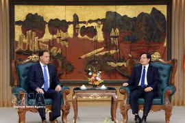 El viceprimer ministro de Vietnam, Ho Quoc Dung, recibie en Hanoi a Jeff Place, director de la Cadena de Suministro de Coherent Corporation. (Foto: VNA)