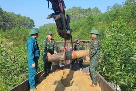 Autoridades de Nghe An desactivan de forma segura una bomba de 350 kg (Foto: VNA)