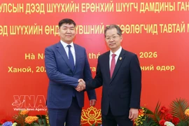 El presidente del Tribunal Supremo Popular de Vietnam, Nguyen Van Quang, y su homólogo mongol, Ganzorig Damdin (Foto: VNA)