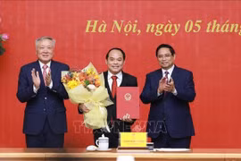 El primer ministro de Vietnam, Pham Minh Chinh, designa a Nguyen Quoc Doan, miembro del Comité Central del Partido Comunista y vicepresidente del Tribunal Popular Supremo, como nuevo subinspector general permanente de gobierno. (Foto: VNA)