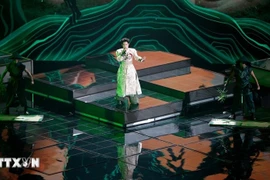 El cantante vietnamita Duc Phuc con potente voz y actuación impresionante en el Festival Musical Internacional Intervision 2025, celebrado en Moscú, Rusia. (Foto: VNA)