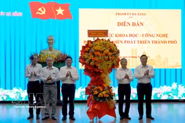 Felicita a la Unión de Asociaciones de Ciencia y Tecnología de Da Nang en ocasión del Día de Ciencia y Tecnología de Vietnam (18 de mayo). Foto: VNA 