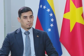 El embajador de la República Bolivariana de Venezuela en Vietnam, Juan Carlos Fernández Juárez, en una entrevista con la VNA. (Foto: VNA)