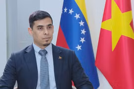 El embajador de la República Bolivariana de Venezuela en Vietnam, Juan Carlos Fernández Juárez, en una entrevista con la VNA. (Foto: VNA)