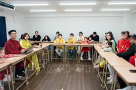  Mujeres vietnamitas en Japón, embajadoras del idioma en la familia (Foto: VNA)