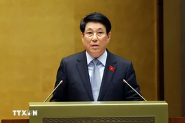 El presidente de Vietnam, Luong Cuong, presenta informe de balance ante la Asamblea Nacional durante el décimo período de sesiones de la XV legislatura. (Foto: VNA)