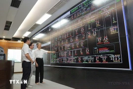 Gestión y operación de la red eléctrica mediante tecnología informática en el Centro de Control del Sistema Eléctrico de Ciudad Ho Chi Minh. (Foto: VNA)