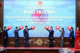 El vicepresidente de la Asamblea Nacional de Vietnam (Parlamento) Vu Hong Thanh en lanzamiento de portal web oficial (baucu.dienbien.gov.vn) para proporcionar información completa y oportuna sobre los preparativos para los comicios (Foto: VNA)