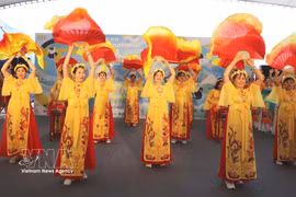 Vietnam impresiona en el Carnaval Internacional de Macao con danzas tradicionales y trajes típicos (Foto: VNA)