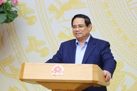 El primer ministro de Vietnam, Pham Minh Chinh, preside la séptima reunión del Comité Directivo del Gobierno encargado de revisar y resolver los obstáculos existentes en el sistema jurídico. (Foto: VNA)