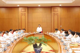 El miembro del Buró Político e integrante permanente del Secretariado del Comité Central del PCV, Tran Cam Tu, en una reunión. (Foto: VNA)
