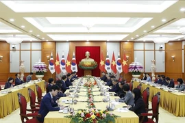 El secretario general del Partido Comunista de Vietnam, To Lam, recibe al presidente de la Asamblea Nacional de Corea del Sur, Woo Won Shik. (Foto: VNA)