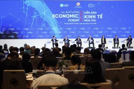 El diálogo de alto nivel sobre políticas celebrado en el marco del Foro Económico de Otoño 2025 en Ciudad Ho Chi Minh. (Foto: VNA)