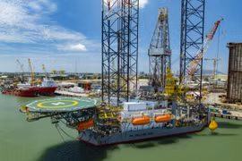 La plataforma de perforación PV DRILLING VIII ha sido reactivada con éxito después de casi una década de inactividad. (Foto: NANGLUONGVIETNAM)