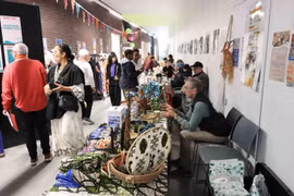 Vietnam comparte su gastronomía, ao dai y caligrafía tradicional en el Festival Hakuna Matata, reforzando mensajes de paz y entendimiento intercultural. (Foto: VNA)