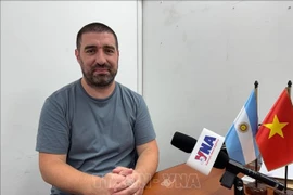 El periodista argentino Gastón Fiorda, de la Radio Nacional Argentina (Foto: VNA)