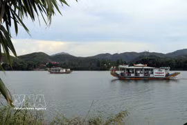 Hue revitaliza sus canales imperiales con un nuevo sistema de transporte turístico ecológico (Foto: VNA)