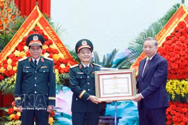 Región Militar 3 de Vietnam recibe título de Héroe de las Fuerzas Armadas Populares. (Foto: VNA)