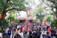 Visita a los Cuatro Templos Guardianes de Thang Long al comienzo del Año Nuevo Lunar