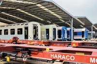 Muchas empresas nacionales participan en los campos como construcción de nuevos vagones, locomotoras, instalación de equipos y materiales ferroviarios. (Fuente: baodautu.vn)