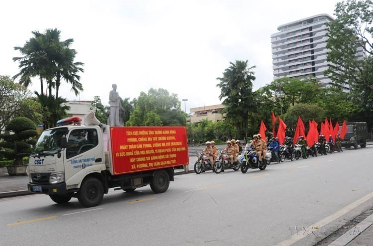 Marcha y actividades de promoción en respuesta al Mes de Acción contra las Drogas, el Día Mundial de la Lucha contra las Drogas y el Día Nacional de Prevención y Lucha contra las Drogas en la provincia de Cao Bang (26 de junio de 2024). Foto: VNA