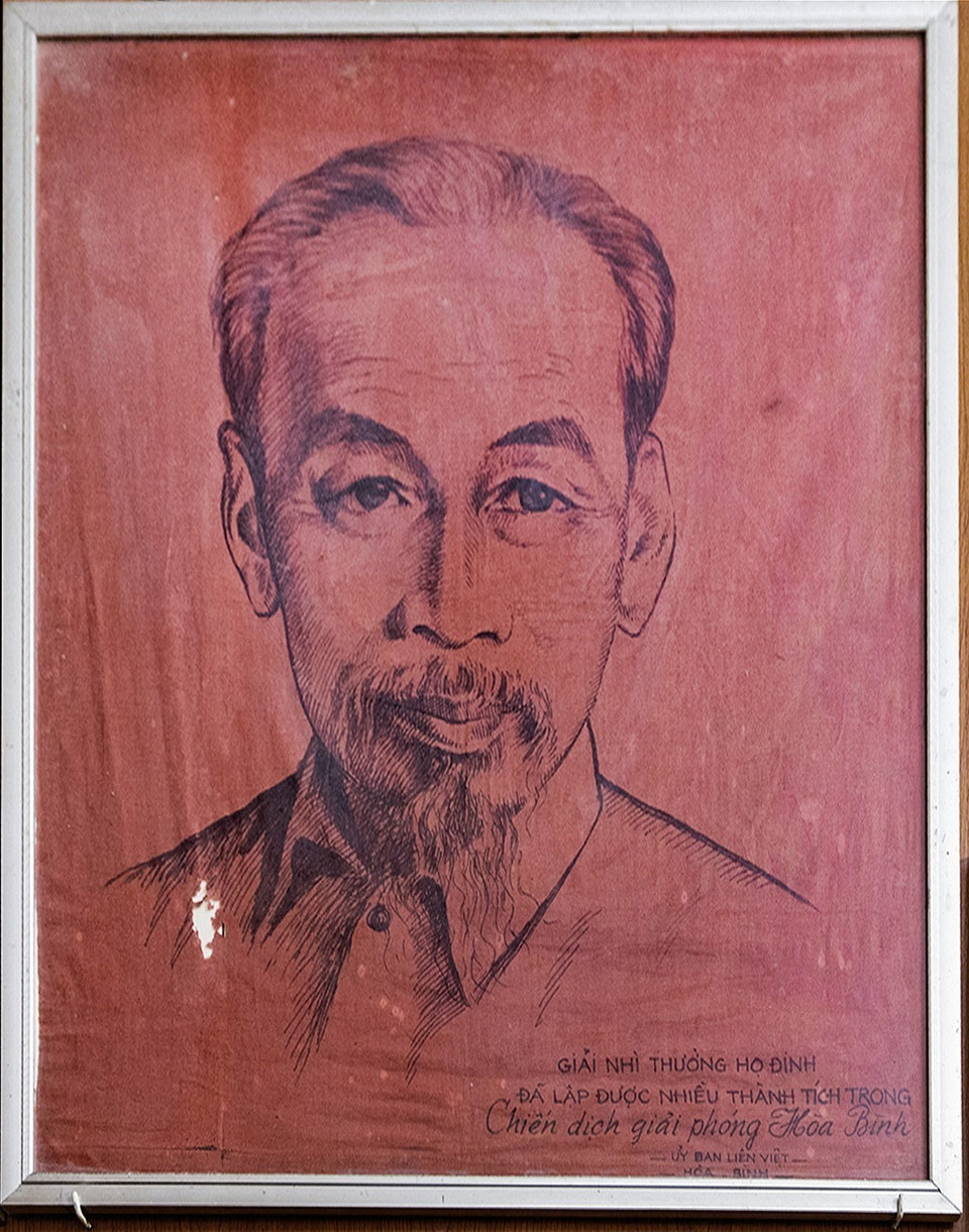 Reconocimiento otorgado a la familia Dinh Cong por sus destacados méritos en la campaña de liberación de la provincia de Hoa Binh (actual provincia de Phu Tho). (Foto: VNA)