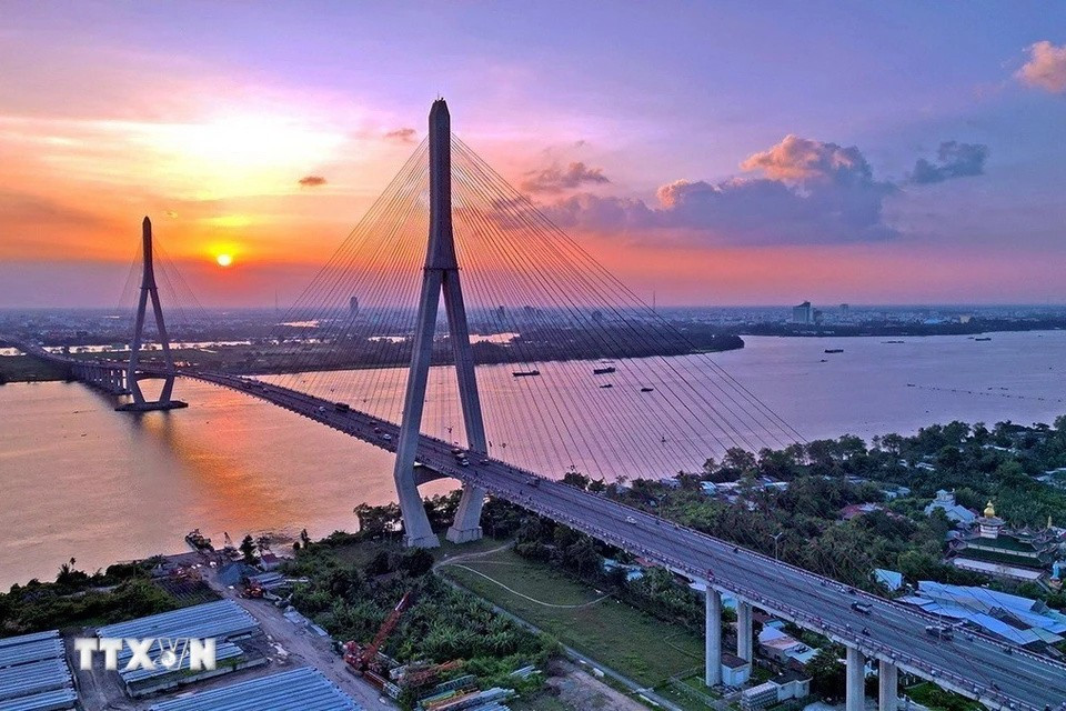 El puente Can Tho es un puente atirantado con el tramo principal más largo del sudeste asiático (con una longitud de 550 metros). Fue construido con la ayuda oficial al desarrollo del gobierno de Japón y fondos de contrapartida del Gobierno de Vietnam. (Foto: VNA)