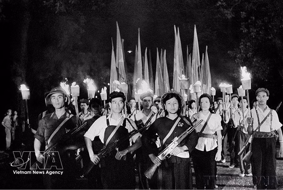 En mayo de 1964 se lanza en Hanoi el movimiento “Tres Listos”, que pronto se extiende por todo el Norte y contribuye de forma decisiva a la victoria en la resistencia contra Estados Unidos. (Foto: VNA)