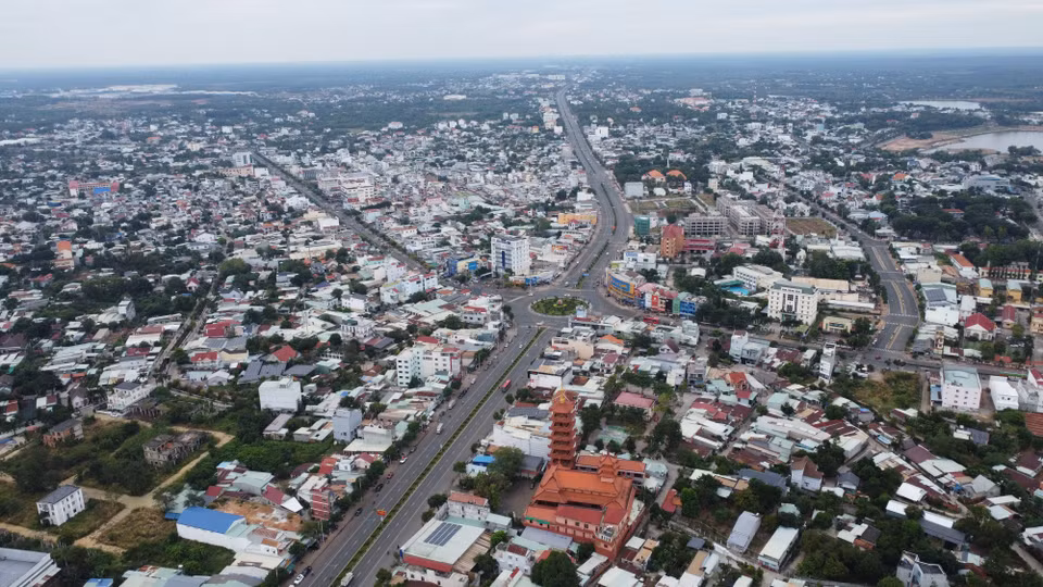 El cruce de Dong Xoai es una importante puerta de enlace de tráfico que conecta rutas clave como la carretera nacional 14 y la carretera provincial DT741. (Foto: VNA)