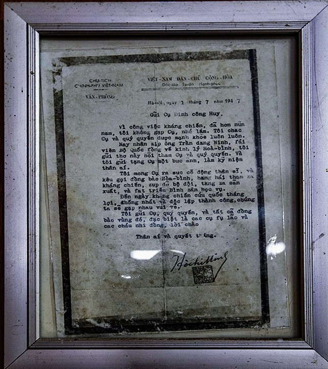 Carta enviada por el Presidente Ho Chi Minh a Dinh Cong Huy en 1947. (Foto: VNA)