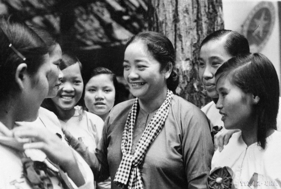 El nombre de la heroína Nguyen Thi Dinh está estrechamente vinculado con el surgimiento y crecimiento del Ejército de pelo largo de Ben Tre (1967). Foto: Archivo de VNA.