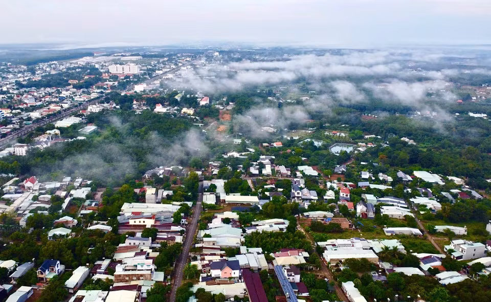 El amanecer en el centro de la ciudad de Dong Xoai. (Foto: VNA)