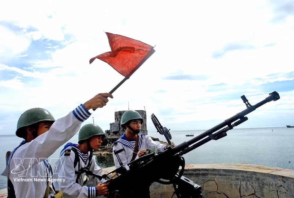 Soldados en Truong Sa preparados para combatir y sacrificarse en defensa de la soberanía marítima e insular. (Foto: VNA)