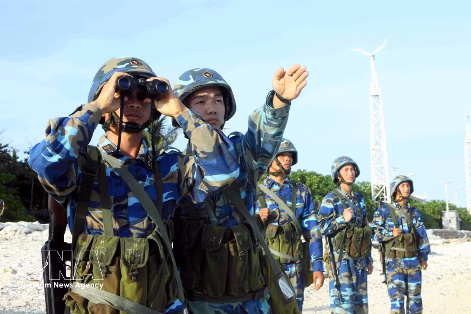 Fuerzas de Infantería de Marina mantienen patrullas permanentes para resguardar la soberanía en Truong Sa. (Foto: VNA)