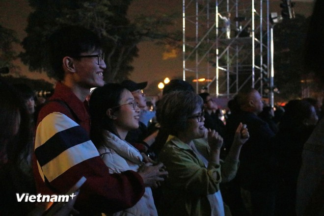 Vietnam Happy Fest 2025 transmitió al público la imagen de un país vibrante, moderno y lleno de alegría. (Foto: VNA)